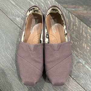 Women’s Canvas Toms Size 8